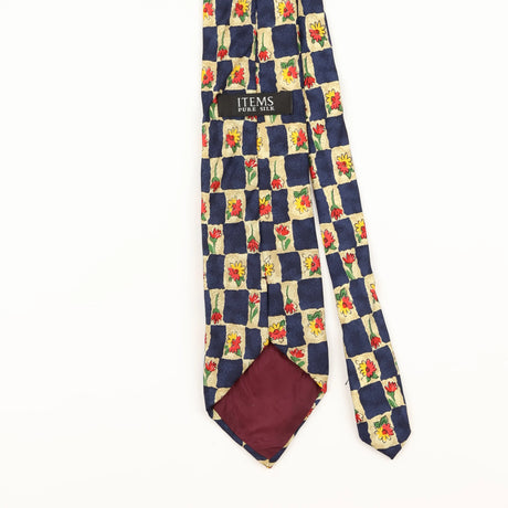 Back Detail of Vintage 1990's Geometric Patterned Tie