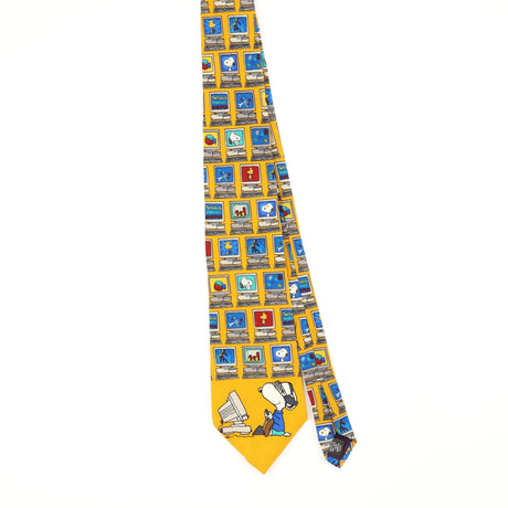 Front Front of Vintage 1990's Peanuts Snoopy Cartoon Patterned Tie