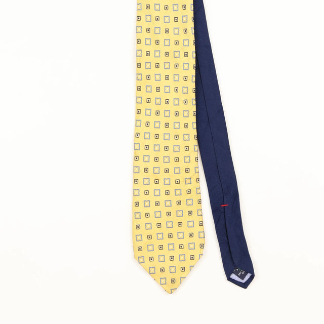 Front Detail of Vintage Tommy Hilfiger Geometric Patterned Tie