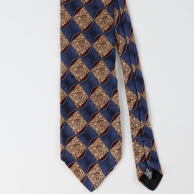 Front Detail of Vintage Geometric Patterned Tie