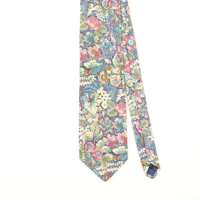 Front Detail of Vintage 1990's Jos. A. Bank Floral Patterned Tie