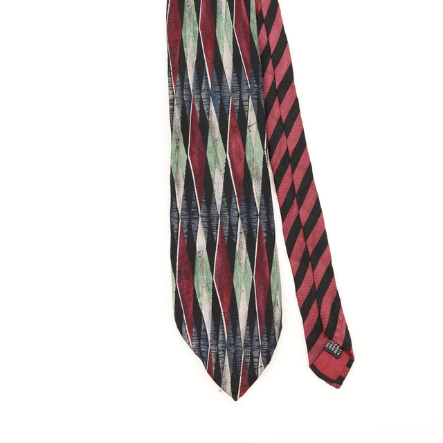 Front Detail of Vintage 1990's Geometric Patterned Tie