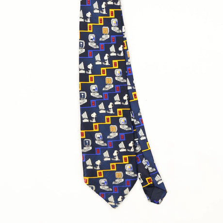 Front Front Detail of Vintage Peanuts Snoopy Cartoon Patterned Tie