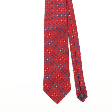 Front Detail of Vintage Nautica Geometric Patterned Tie