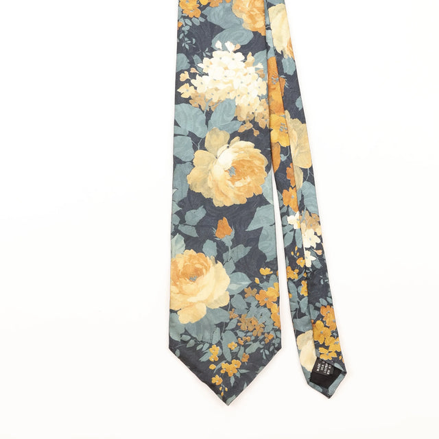 Front Detail of Vintage 1990's Manhattan Floral Patterned Tie